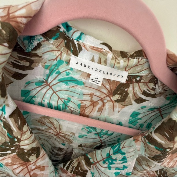 Jane + Delancey Tropical Leaf Print Button Up Shirt Size Medium - Picture 2 of 8